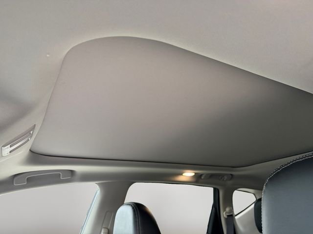 Used 2024  Nissan SV image 12