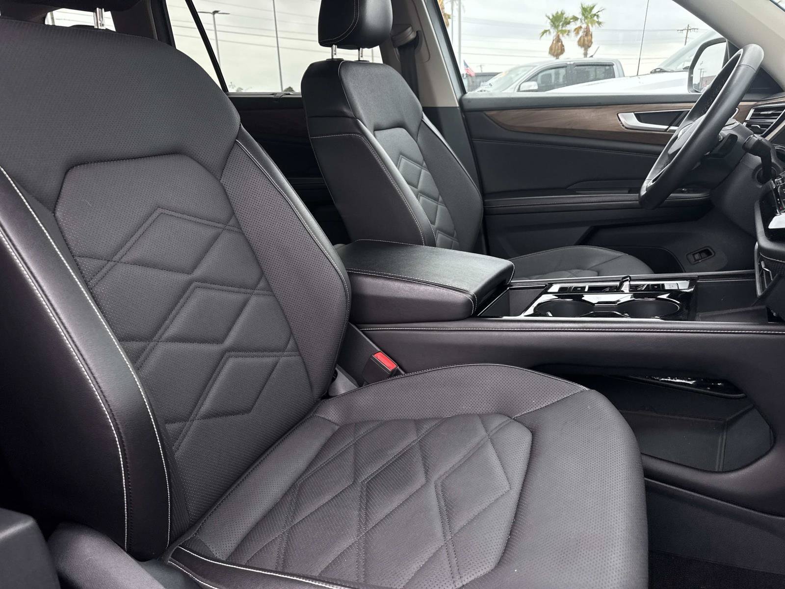 2024 Volkswagen Atlas SE w/Tech - Photo 12