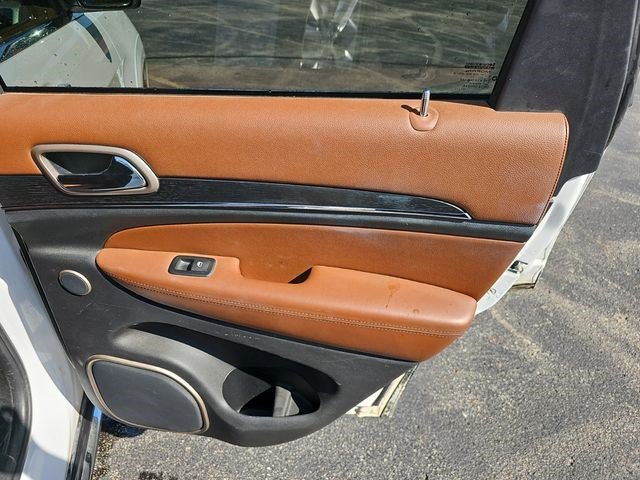 Used 2017 Ivory 3-Coat Jeep Summit image 16