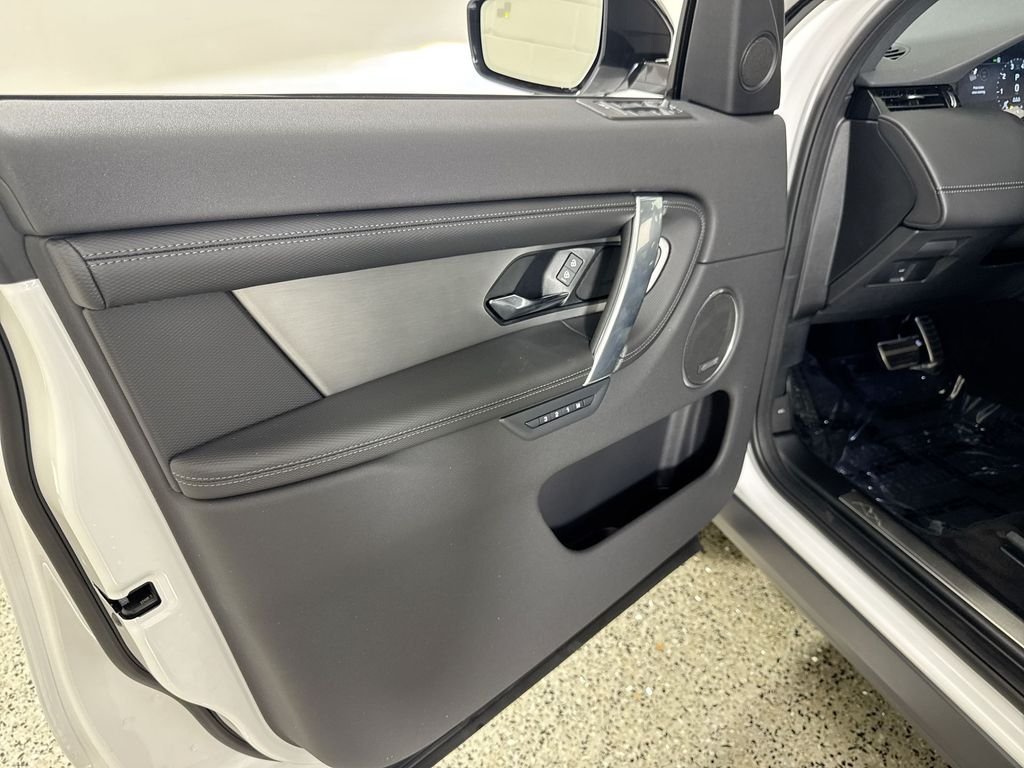 New 2026 Ostuni Pearl White Land Rover Landmark image 13