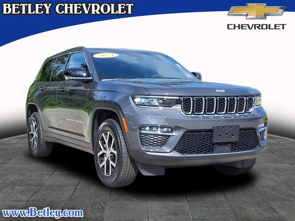 Used 2024 Gray Jeep Limited 4x4 image 1