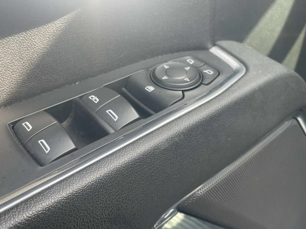 2023 Chevrolet Silverado 1500 LT - Photo 12