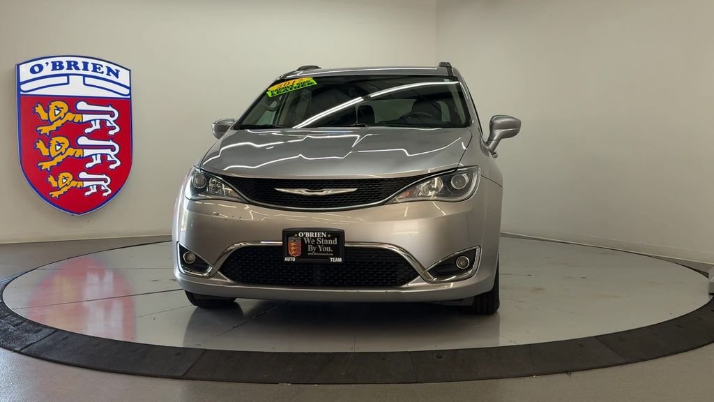 Used 2017 Billet Silver Metallic Chrysler Touring L image 9
