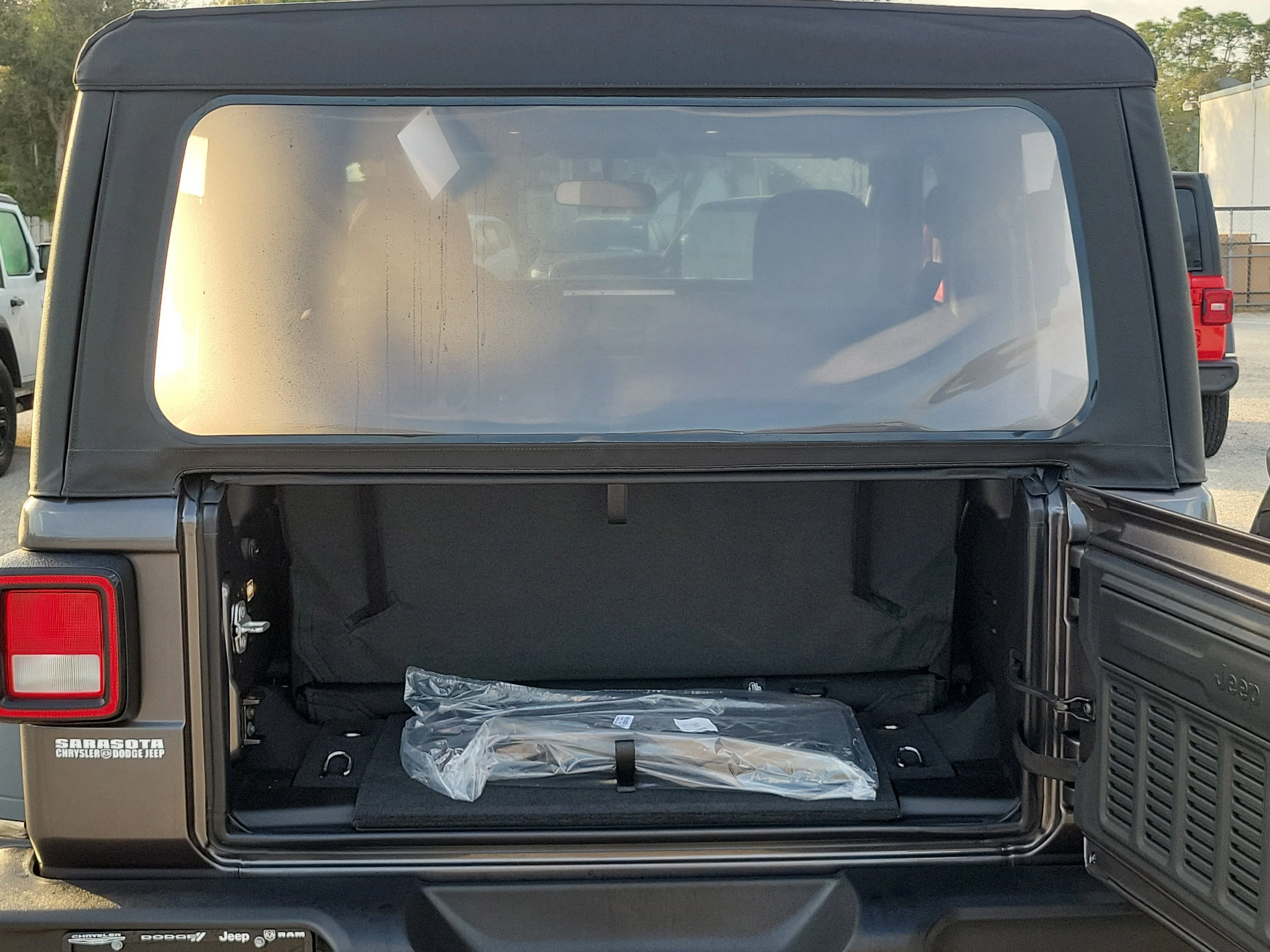 New 2026 Granite Crystal Metallic Clearcoat Jeep Sport image 5