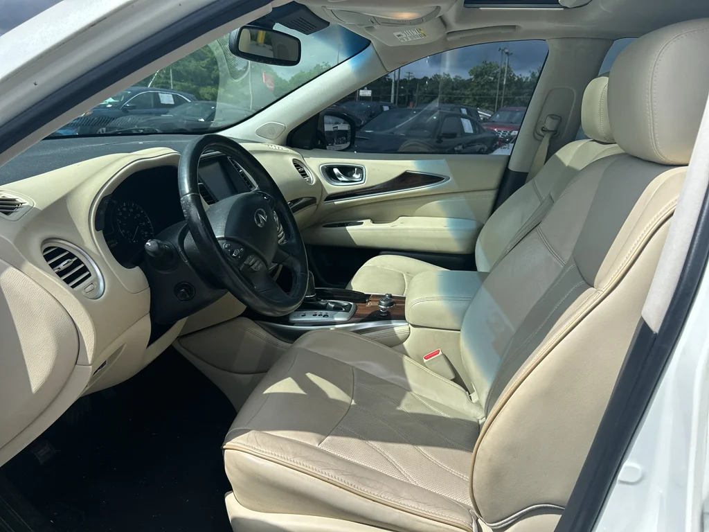 Used 2015 Majestic White INFINITI Base image 9