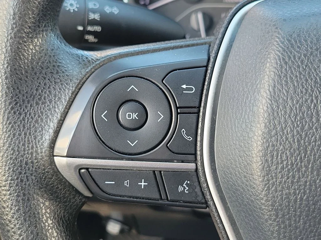 Used 2022 White Toyota LE image 5
