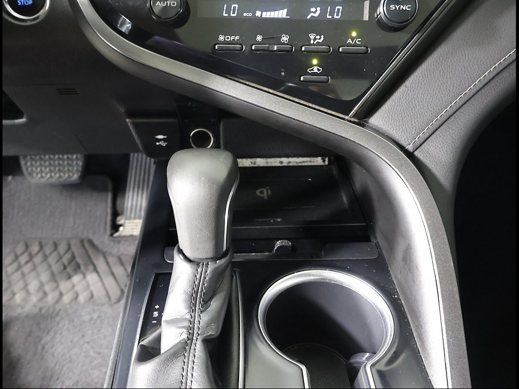 Used 2019 WHITE Toyota XSE image 14