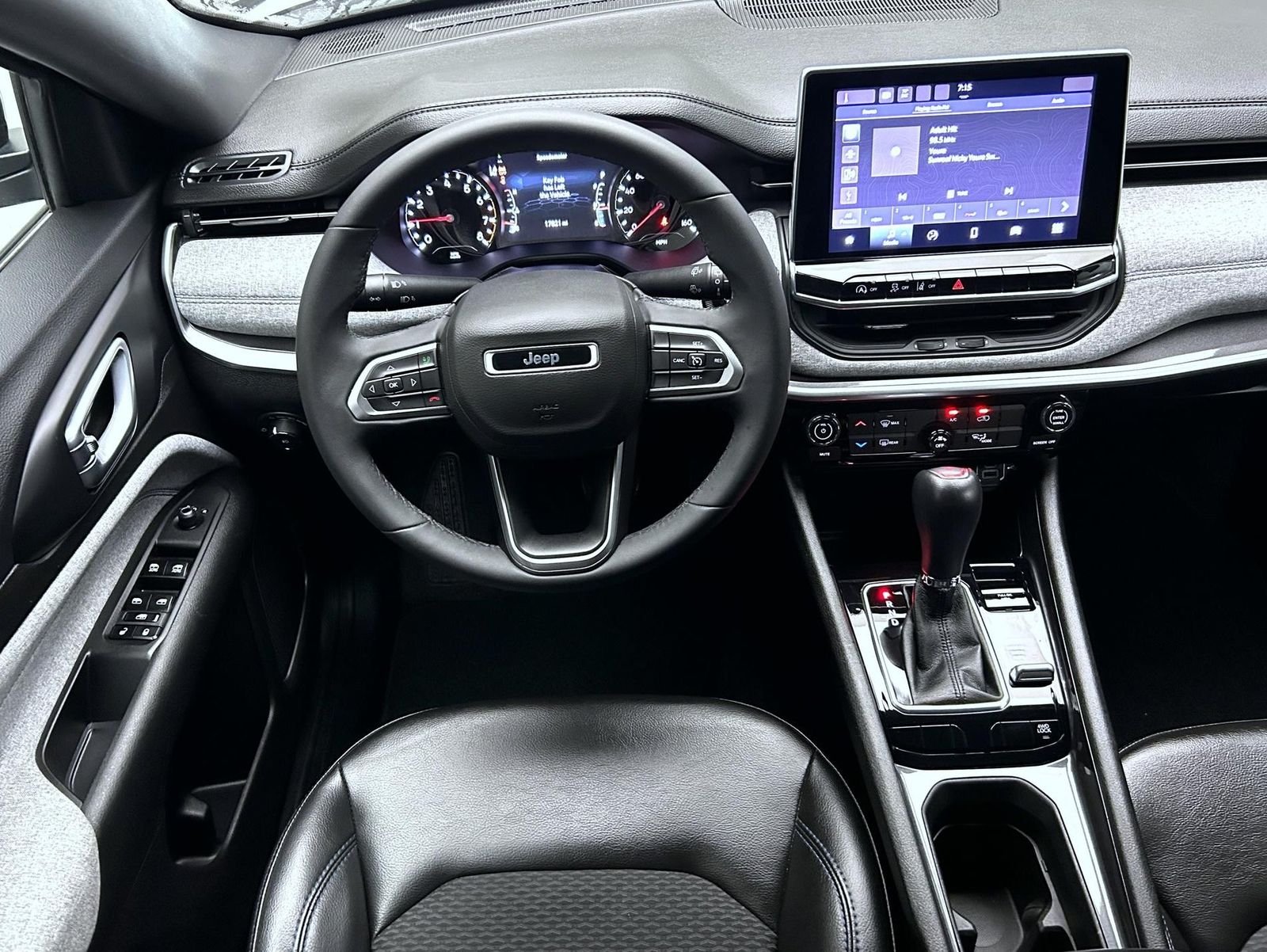 Used 2023 White Jeep Latitude image 14