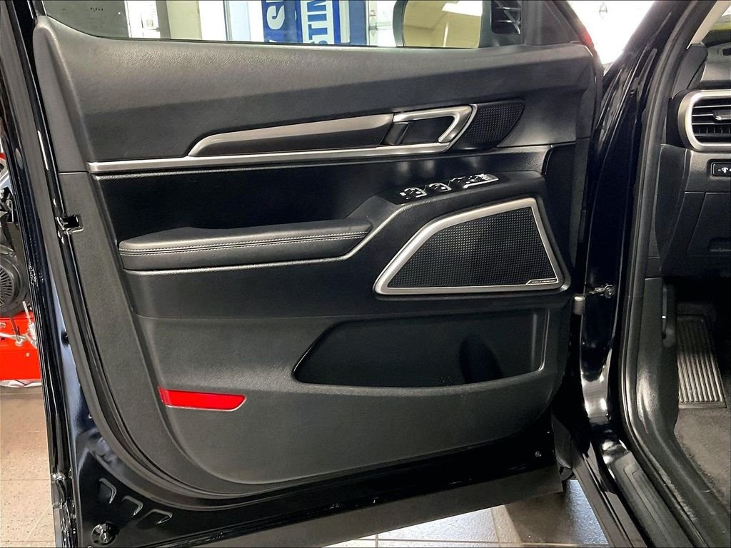 Used 2024 Black Kia LX image 9