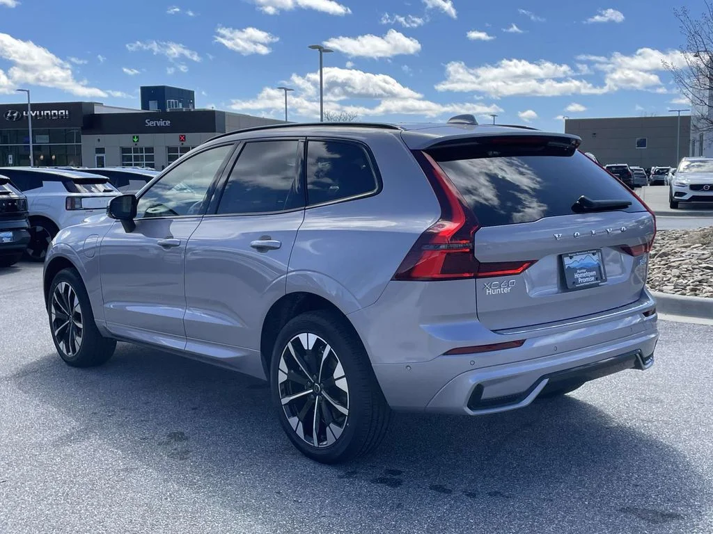 New 2026 Aurora Silver Volvo Plus image 27