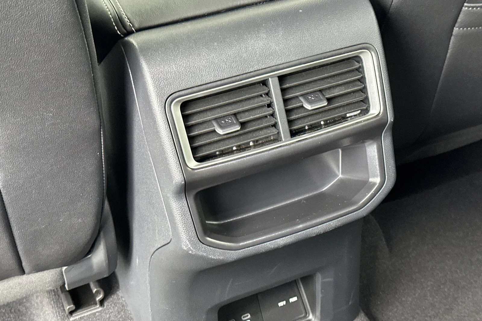 Used 2026  Volkswagen SE w/Technology image 13