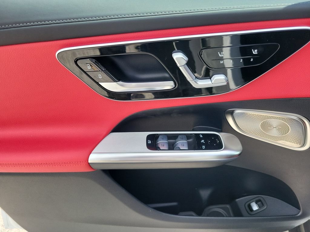 New 2027 Polar White Mercedes-Benz GLC 300 image 17