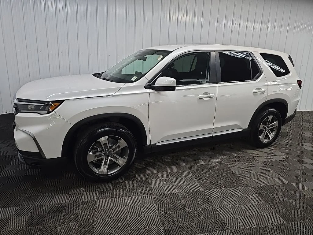 Used 2023  Honda EX-L image 6