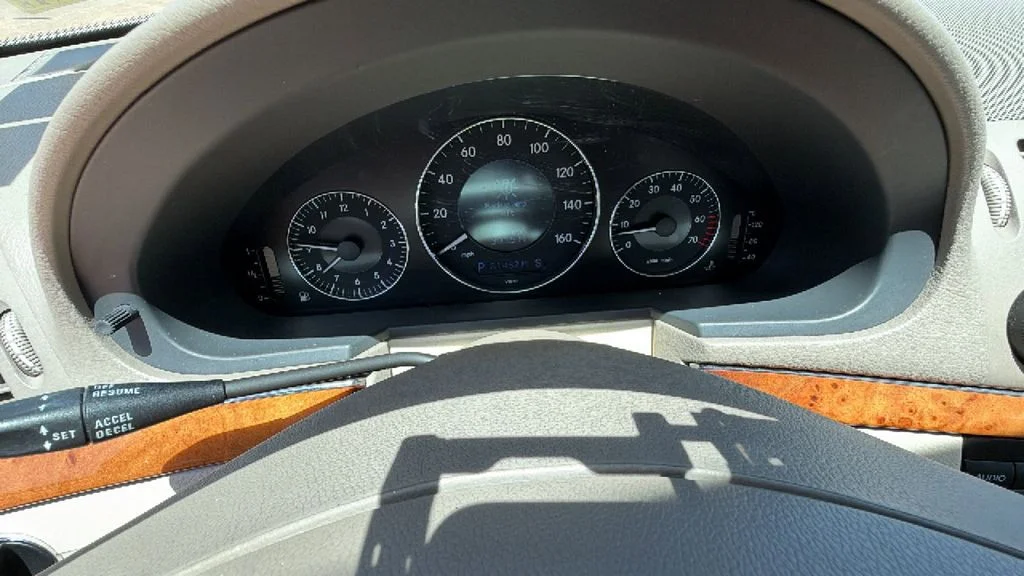 Used 2005  Mercedes-Benz E 320 image 20
