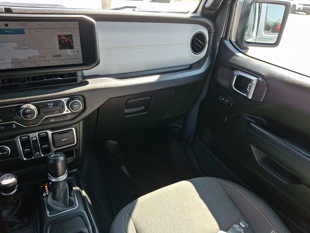 Used 2024 Anvil Clear Coat Jeep Sport S image 17