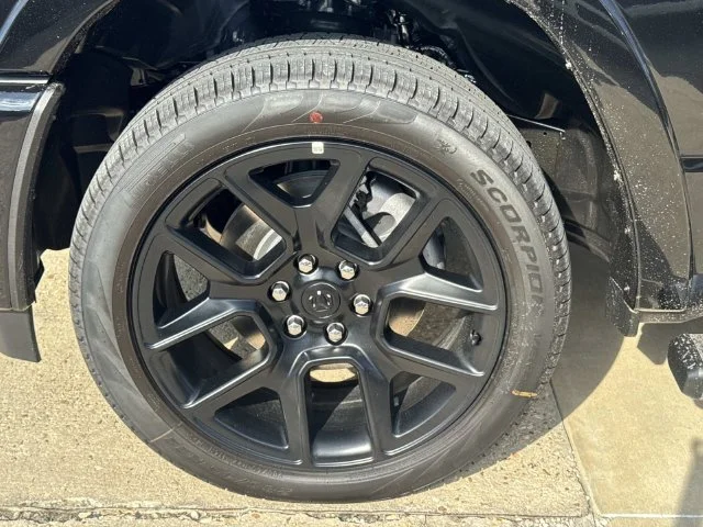 New 2027 Diamond Black Crystal Pearl-Coat Exterior Paint RAM Laramie image 11