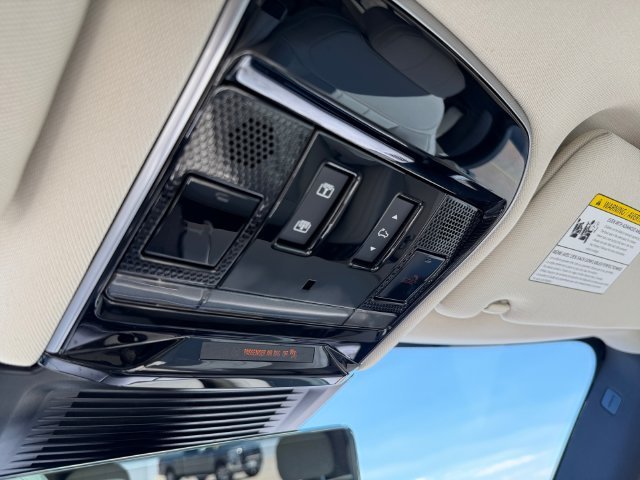 Used 2024 Silver Land Rover SE image 26