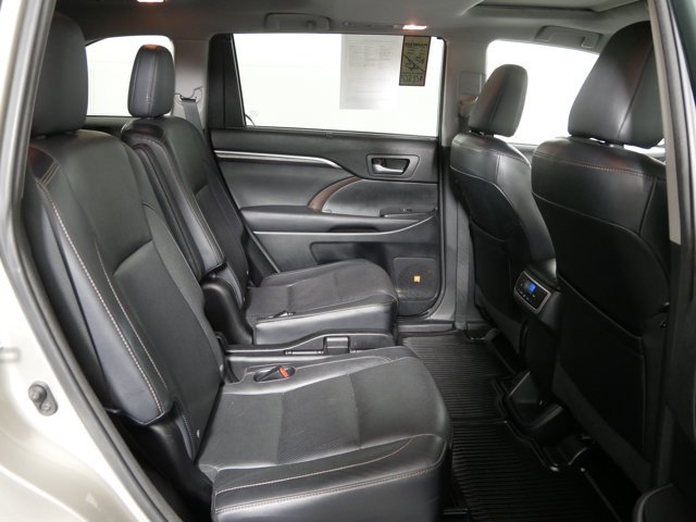 Used 2015 Creme Brulee Mica Toyota Limited image 17