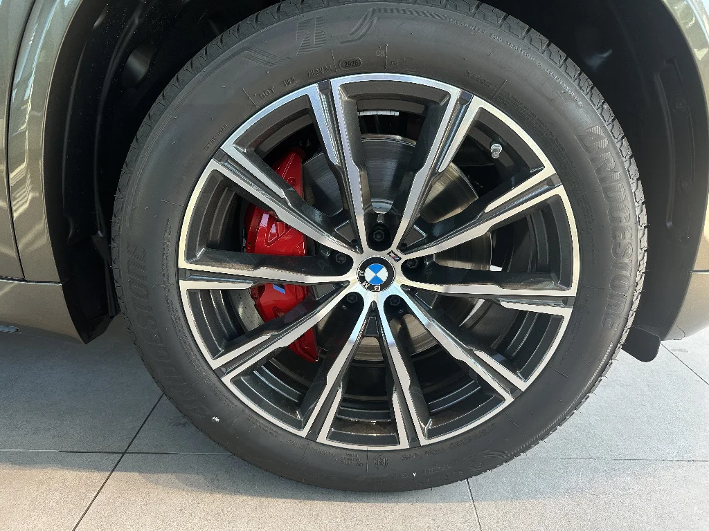 New 2026 Manhattan Green Metallic BMW xDrive40i image 8