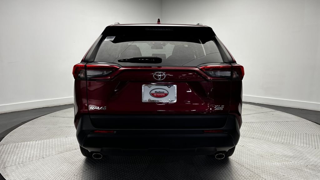 Used 2021 Red Toyota XLE Premium image 34