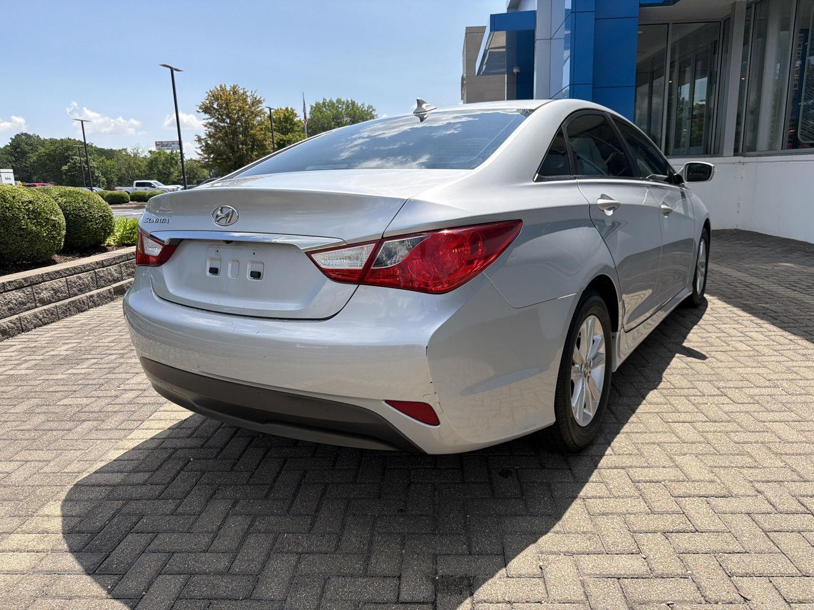 Used 2014 Radiant Silver Metallic Hyundai GLS image 5