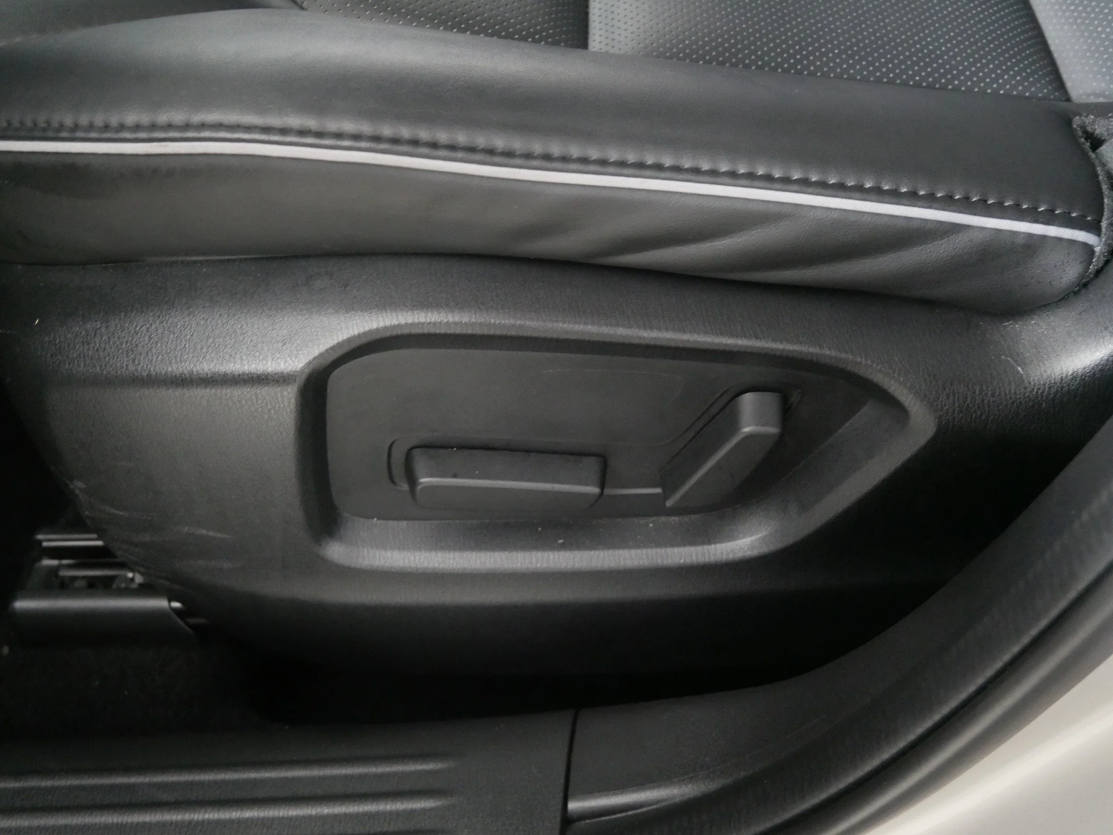 Used 2025 Platinum Quartz Metallic Mazda 2.5 S Select Package image 20