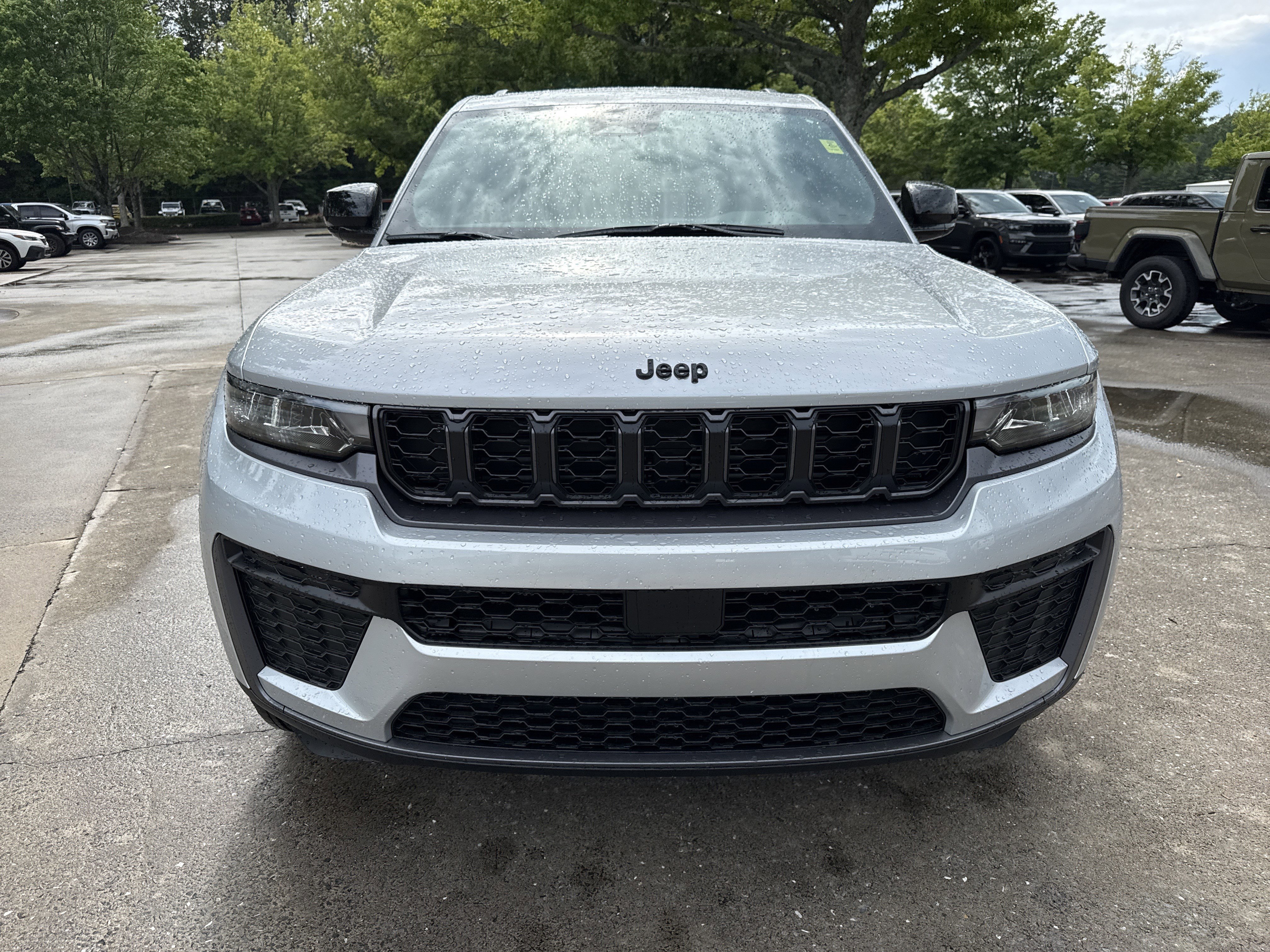 New 2026 Silver Zynith Jeep Laredo Altitude image 2