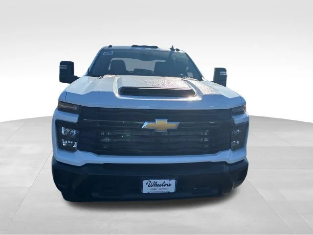New 2026 Summit White Chevrolet WT image 9