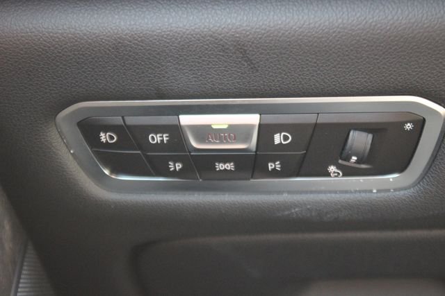Used 2022 Blue BMW xDrive40i image 18