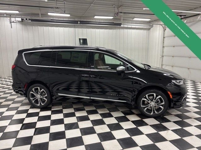 2026 Chrysler Pacifica Pinnacle AWD's photo
