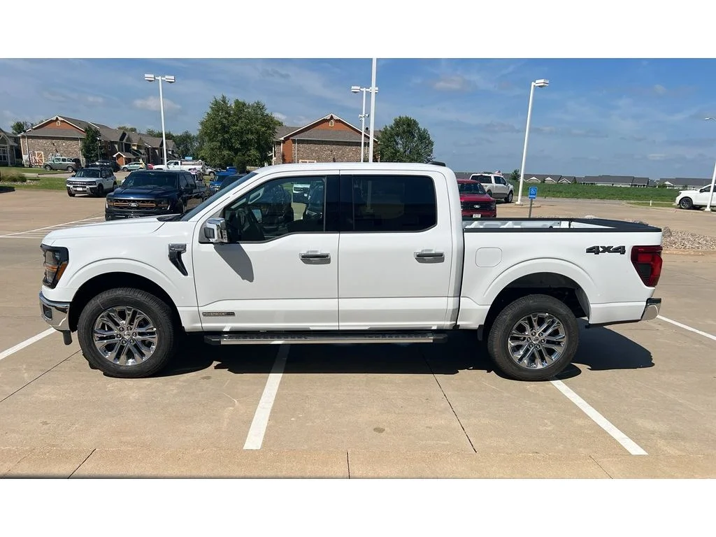 New 2026 Oxford White Ford XLT image 5