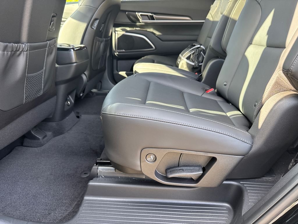 Used 2025 Black Kia S image 21