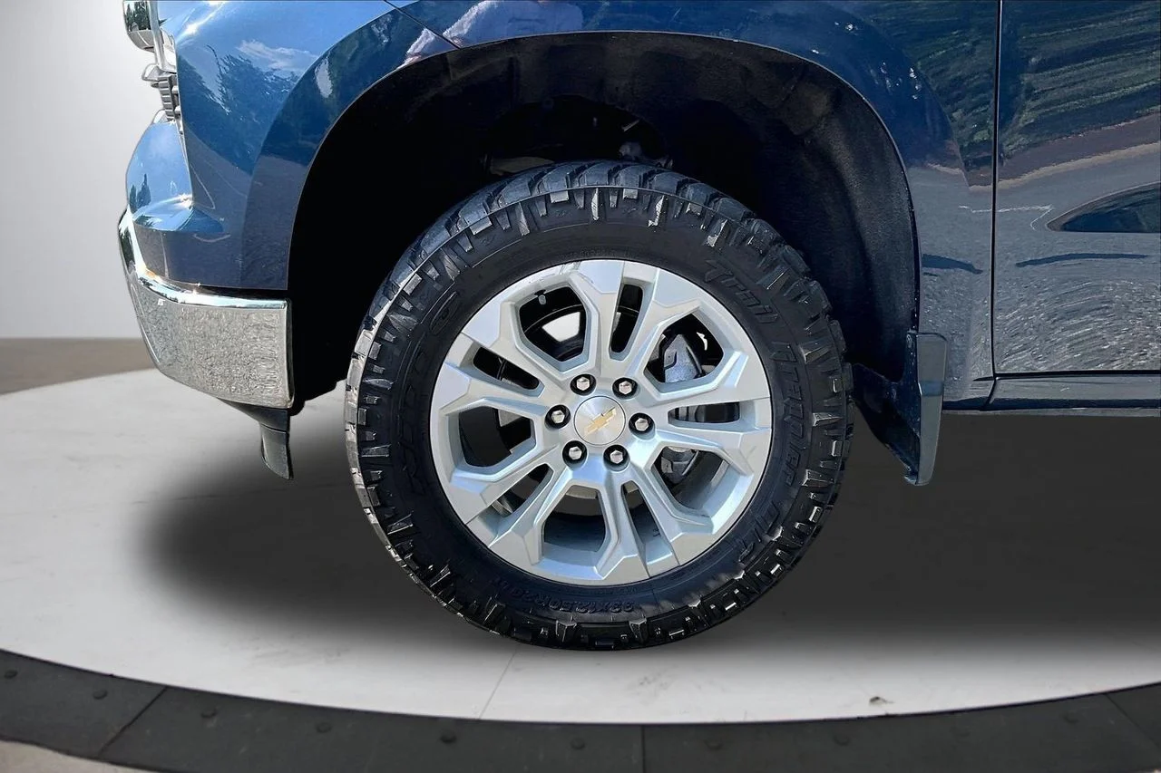 Used 2023 Blue Chevrolet LTZ image 32