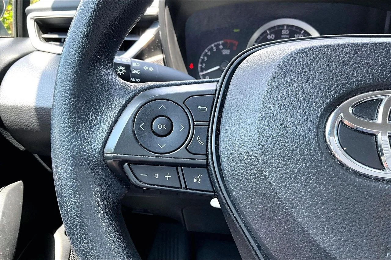Certified Used 2021  Toyota LE image 27