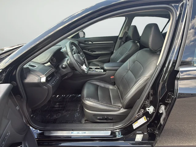 Used 2021 Black Nissan 2.5 Platinum image 10