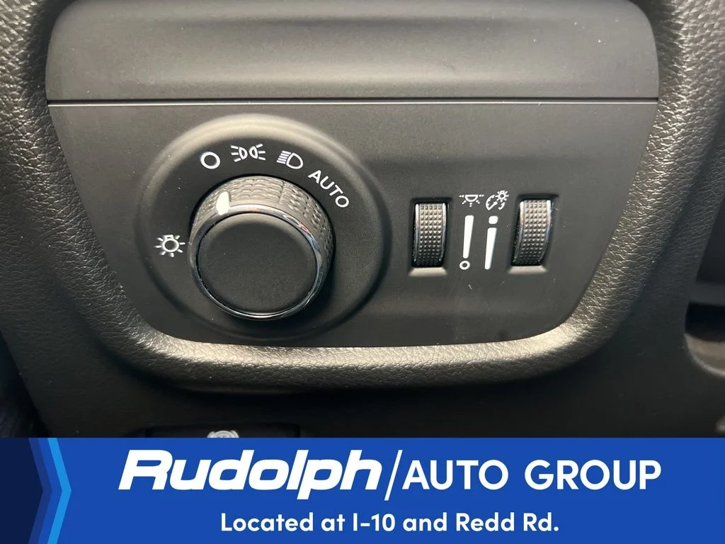 Used 2025 Silver Jeep Altitude image 36