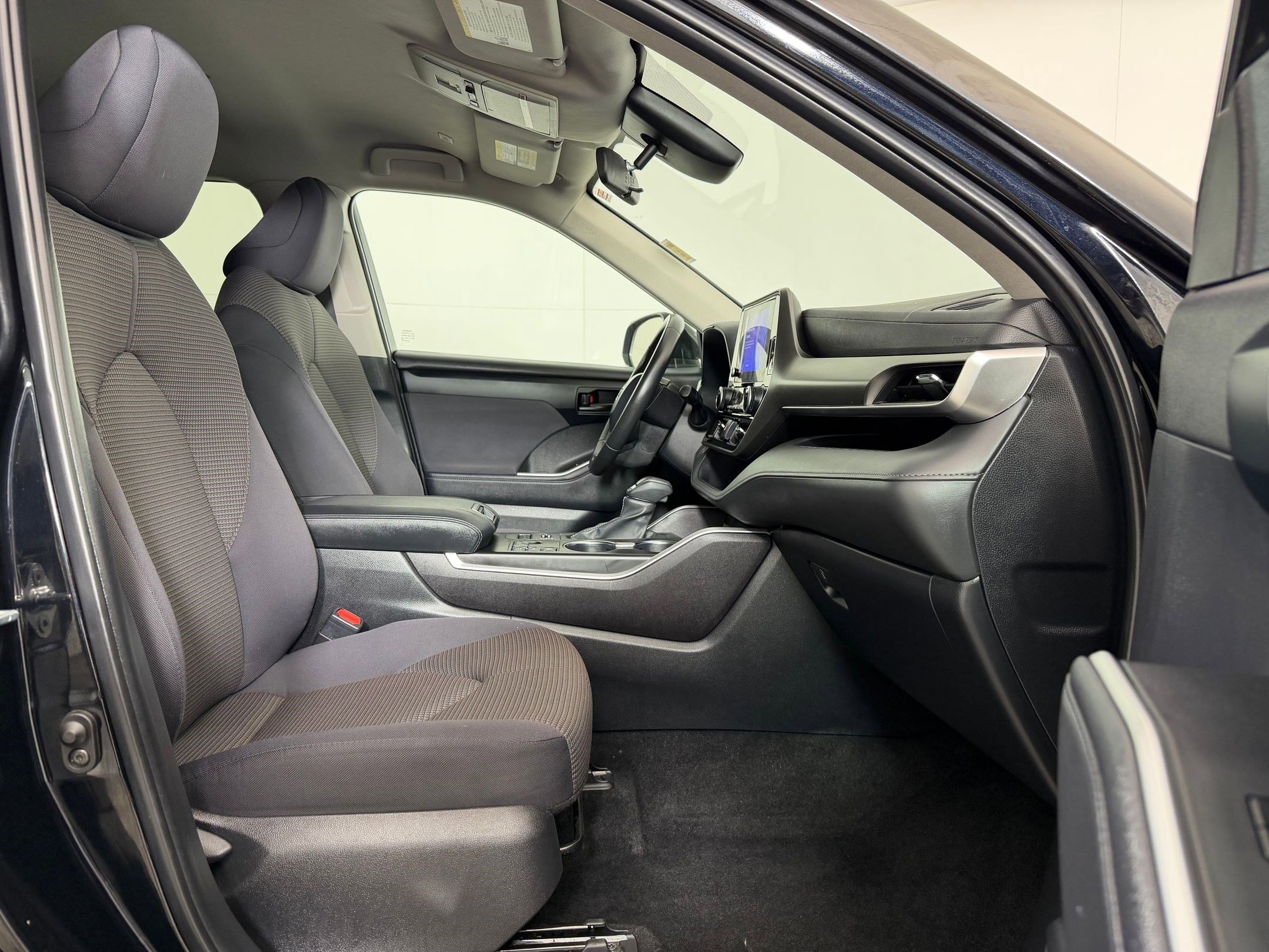 2024 Toyota Highlander LE - Photo 28