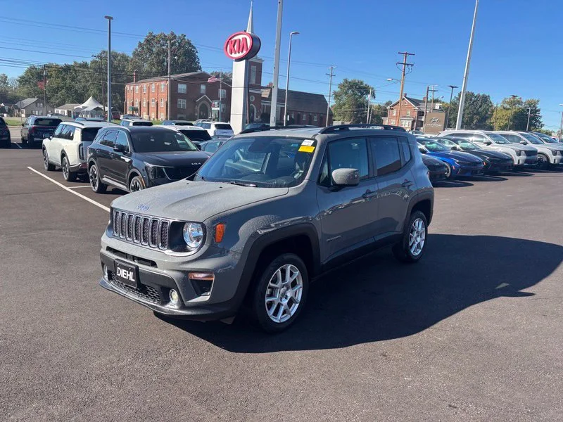 Used 2020 Gray Jeep Latitude image 3