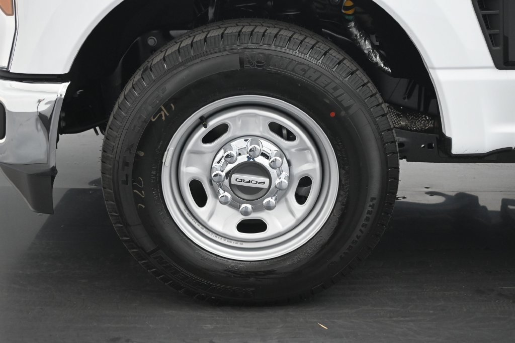 New 2027 Oxford White Ford XL image 17