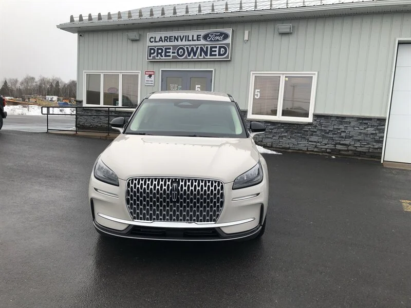 Used 2024 Silver Lincoln Premiere image 1