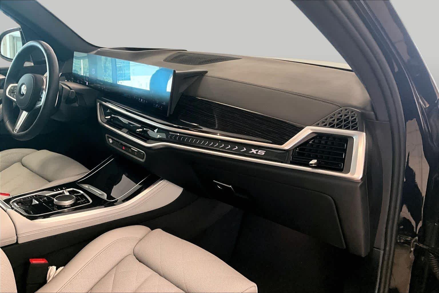 Used 2026 Carbon Black Metallic BMW xDrive40i image 17