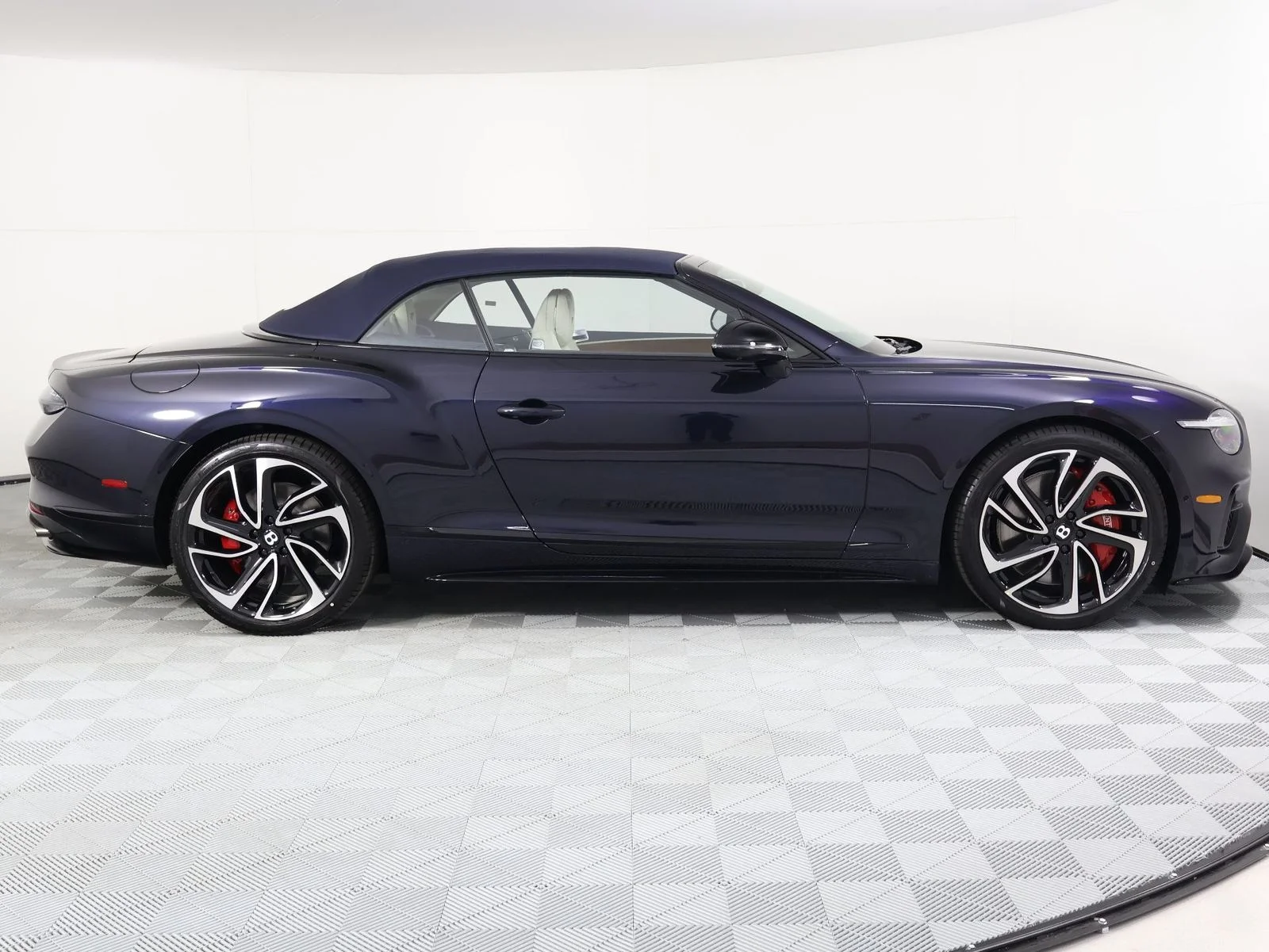 New 2026 Dark Sapphire Bentley GTC S image 10