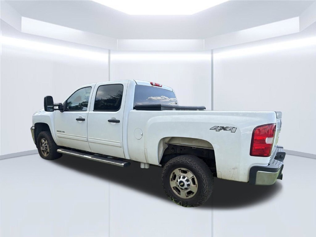 Used 2013 White Chevrolet LT image 19