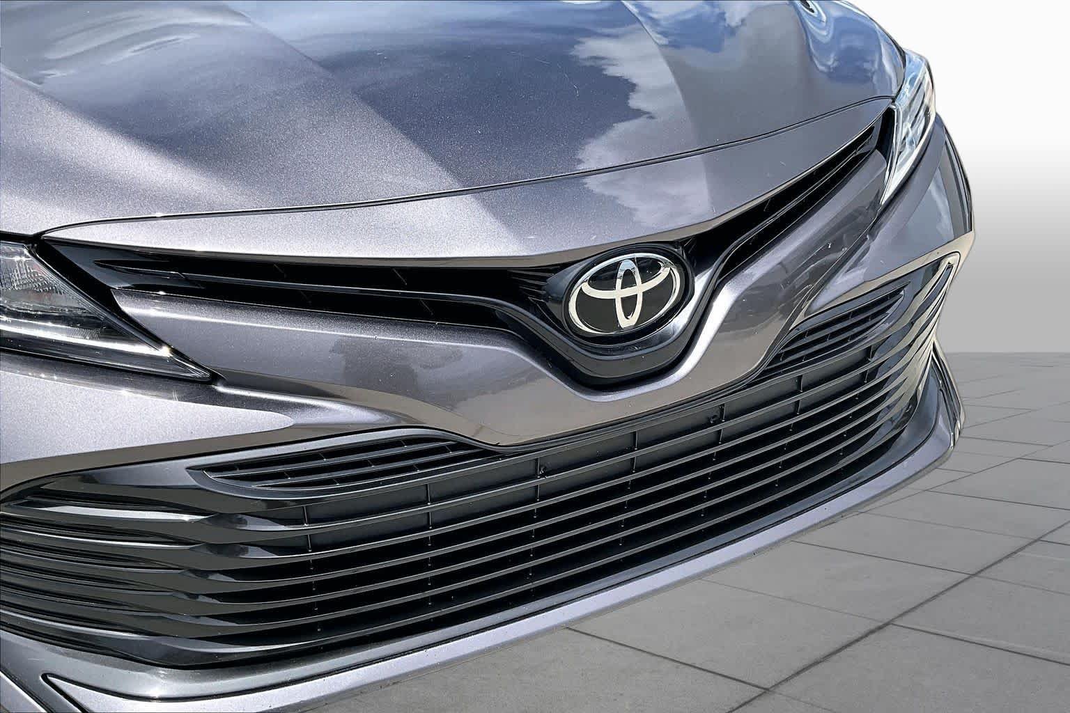Used 2018 Predawn Gray Mica Toyota LE image 28