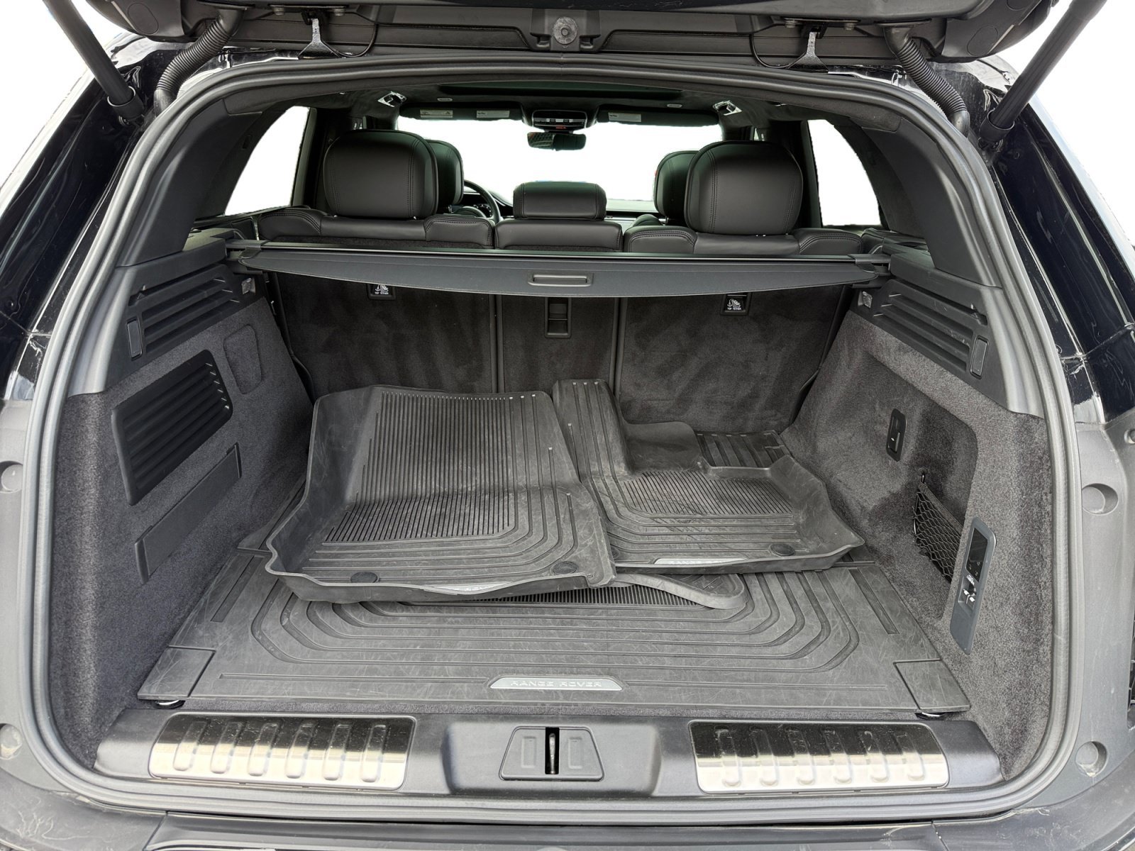 Used 2025 Black Land Rover Autobiography image 17