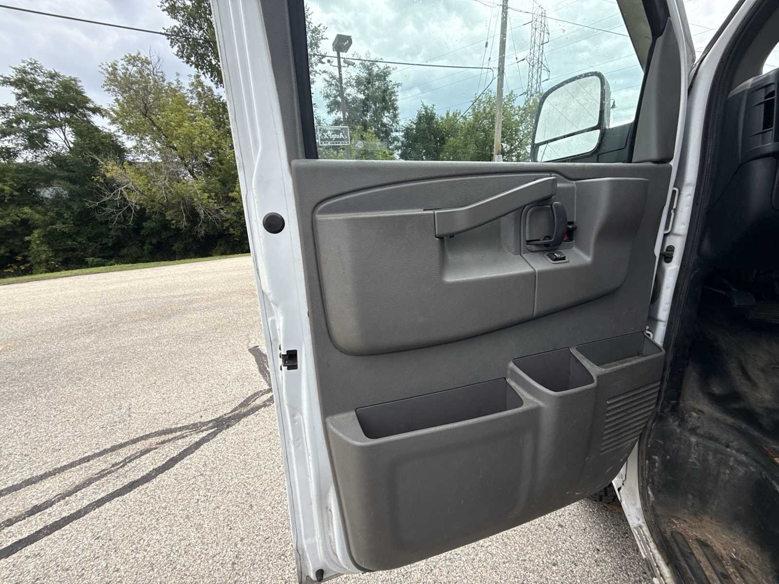 Used 2019 SUMMIT WHITE Chevrolet Work Van image 13