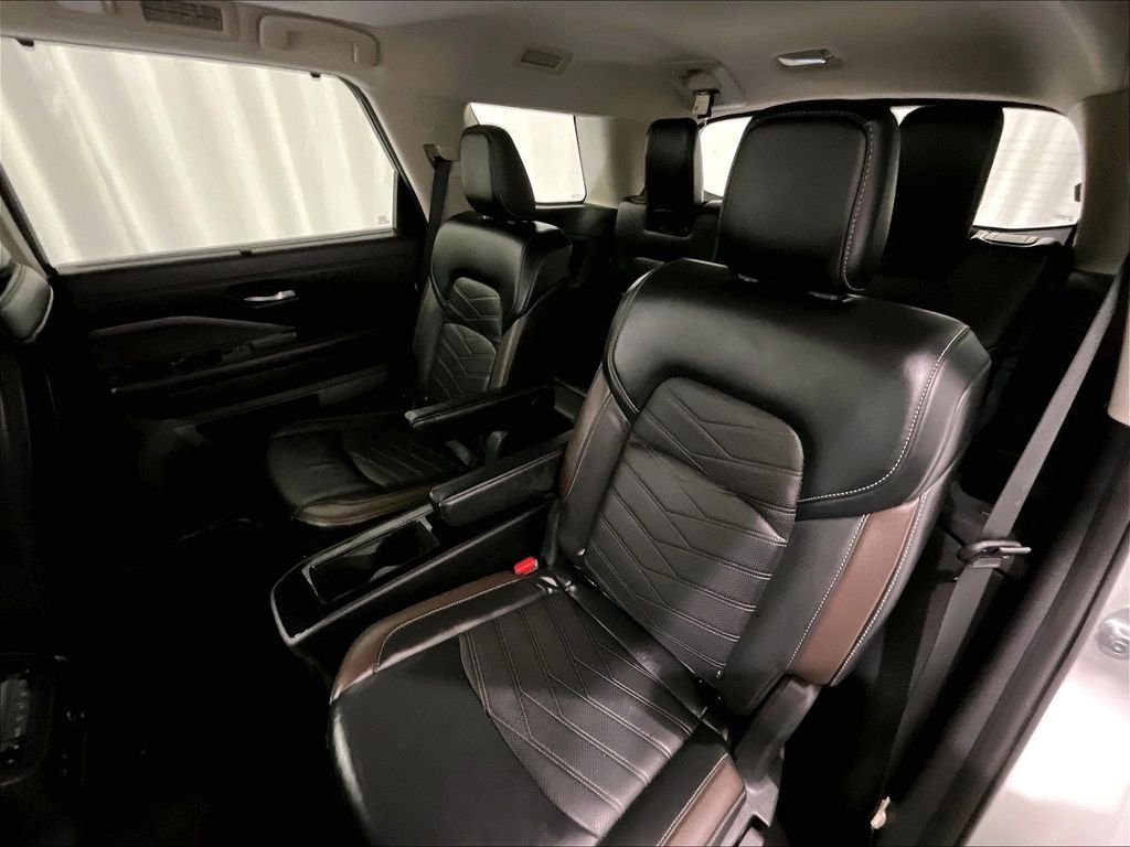 Used 2023 Silver Nissan Platinum image 15