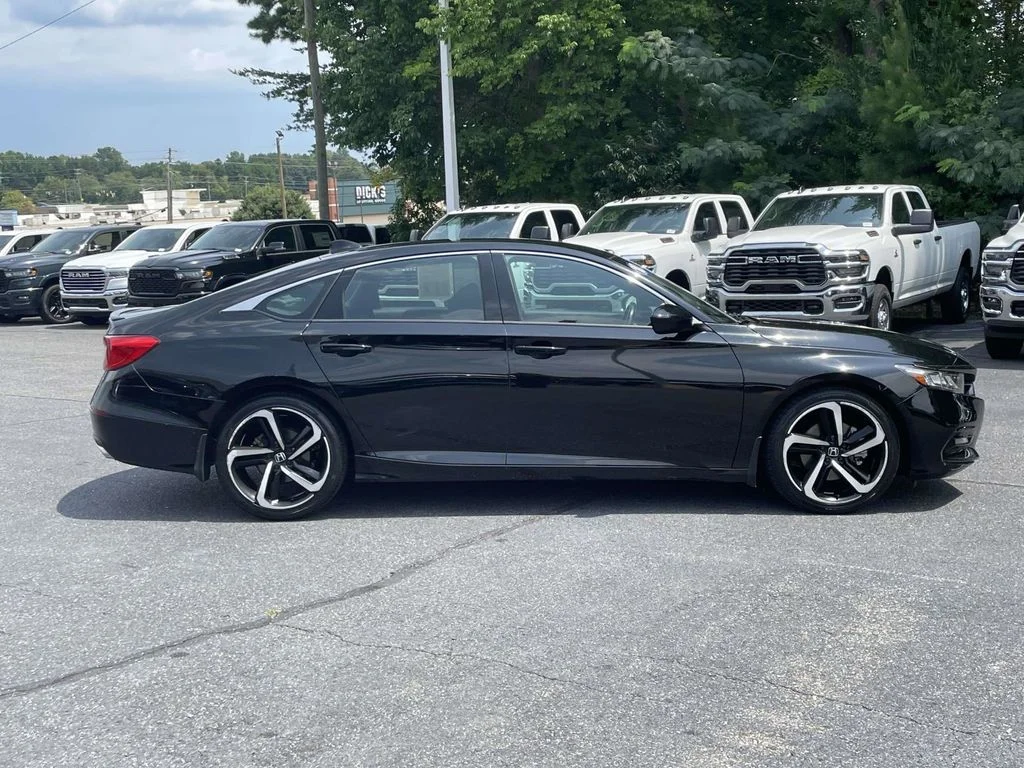 Used 2018  Honda Sport image 9