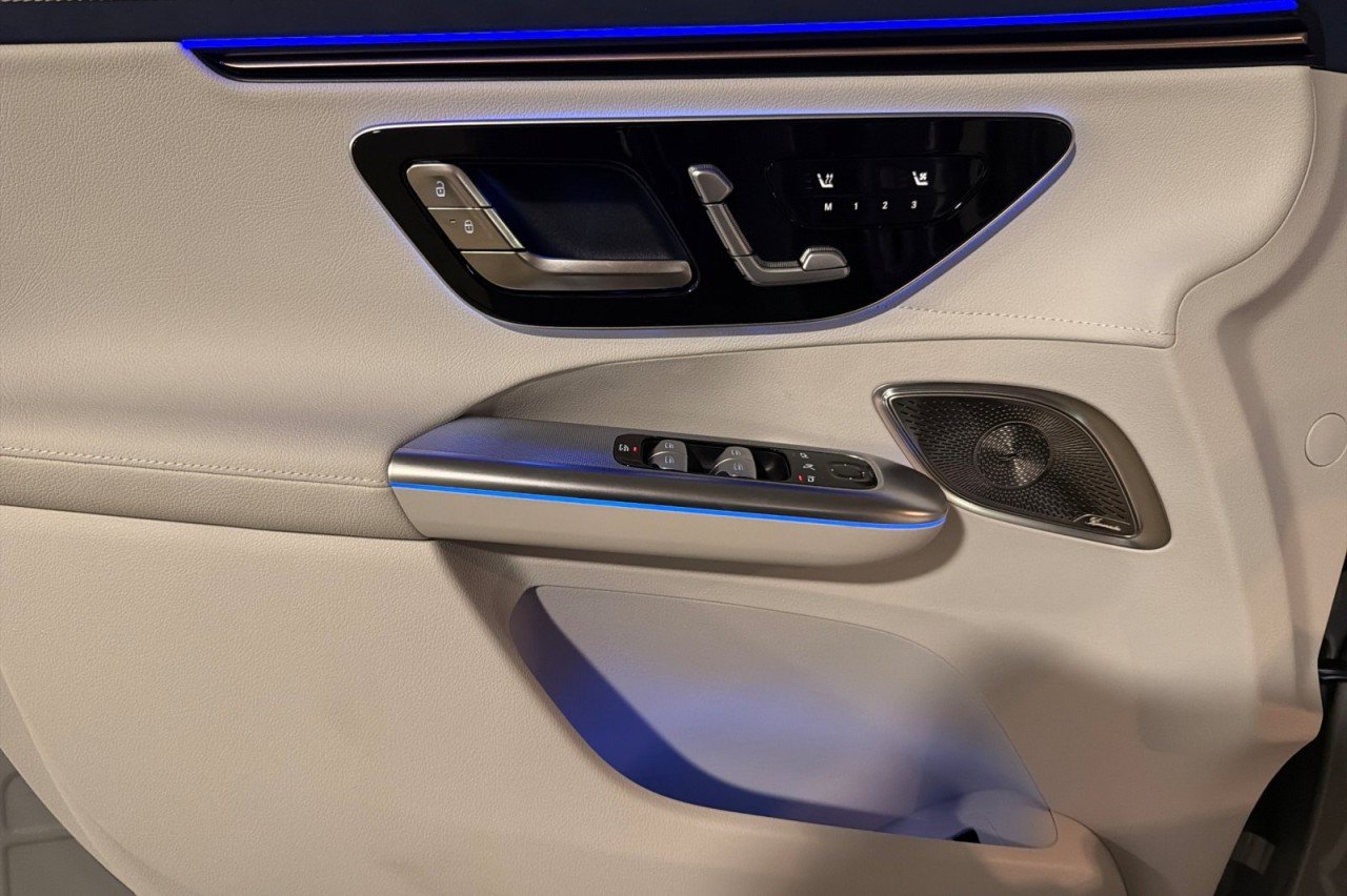 New 2026 MANUFAKTUR Alpine Grey Mercedes-Benz EQE 320 4MATIC® SUV image 10
