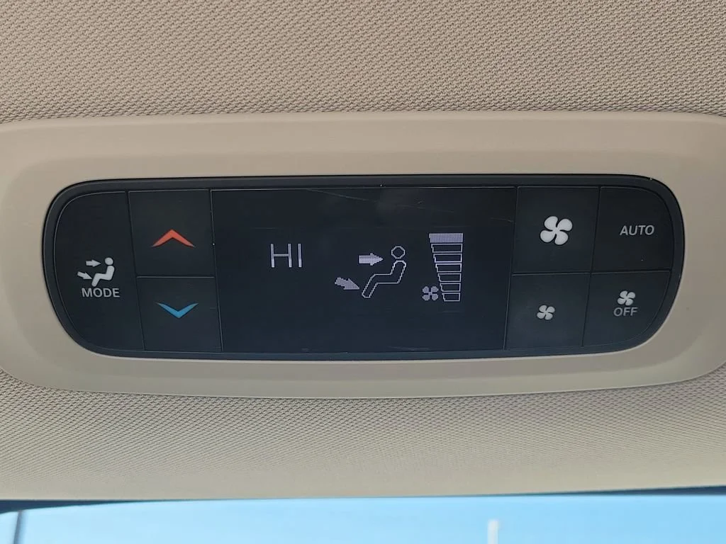 Used 2017 White Chrysler Touring-L Plus image 14